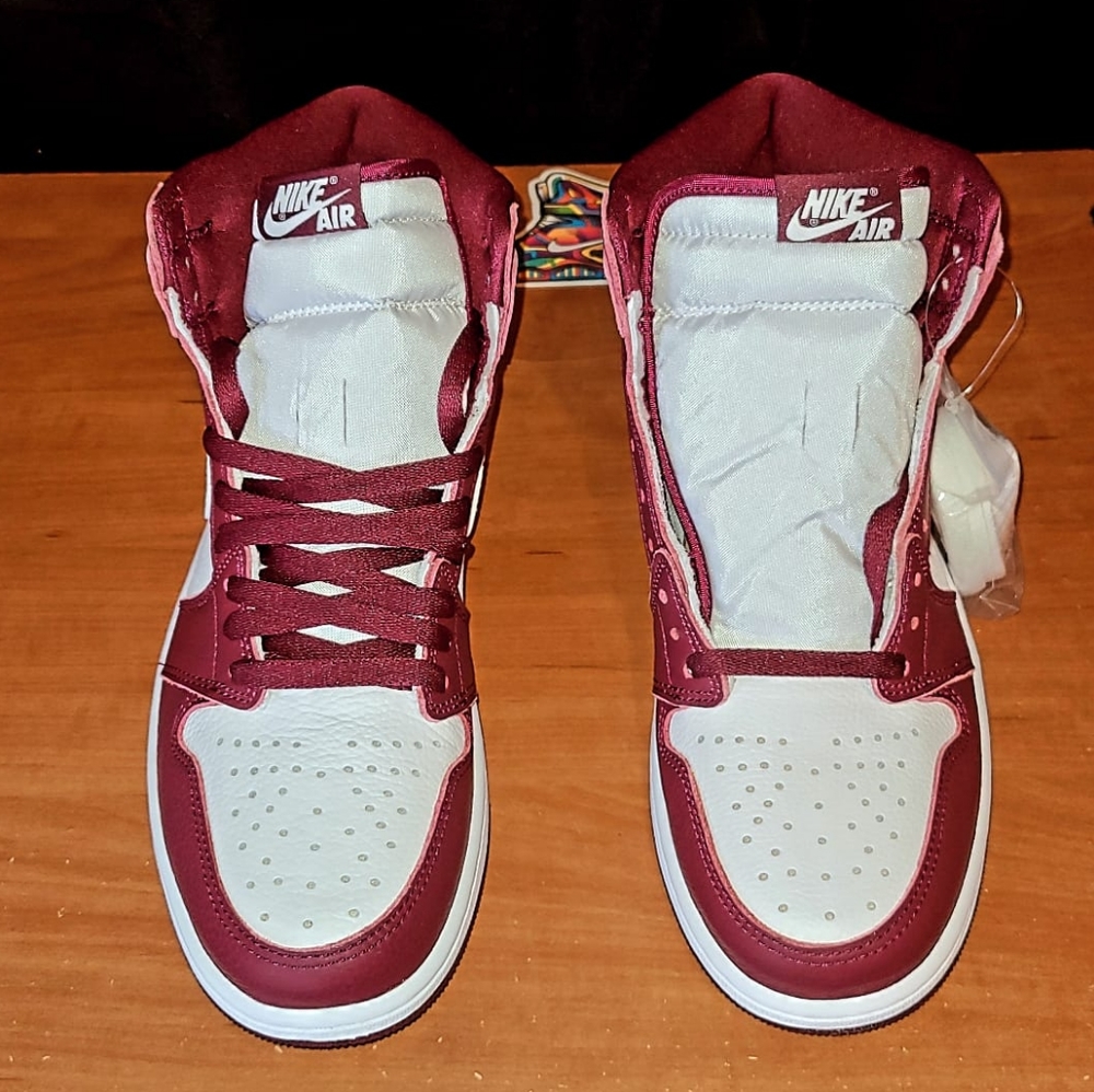 Air Jordan 1 High Retro OG Bordeaux